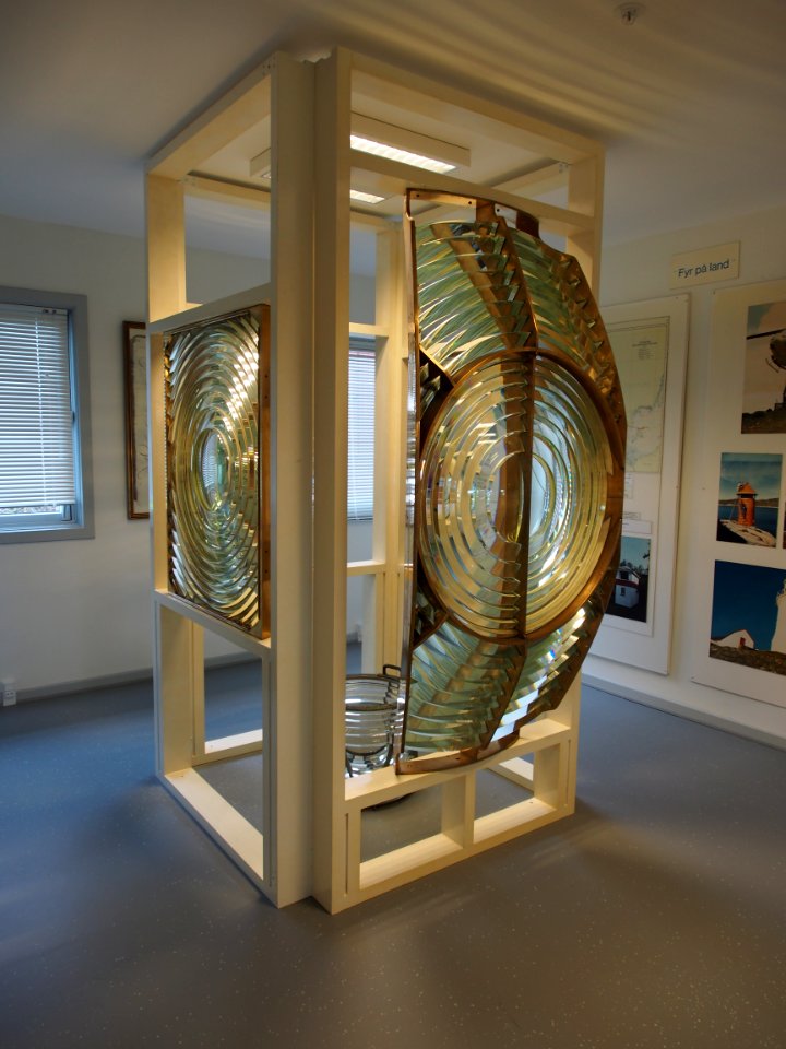 Lighthouse-mirrors glass pic3