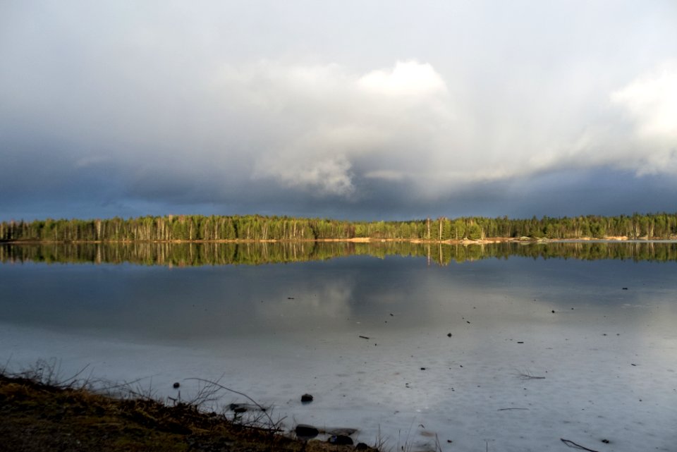 Lightly frozen Hauninen reservoir