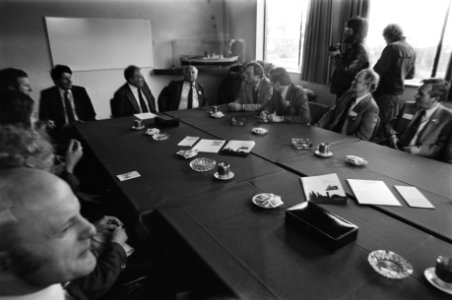 Lijsttrekker Joop den Uyl met PvdA-verkiezingscaravaan op toernee in Rijnmond, …, Bestanddeelnr 931-4469