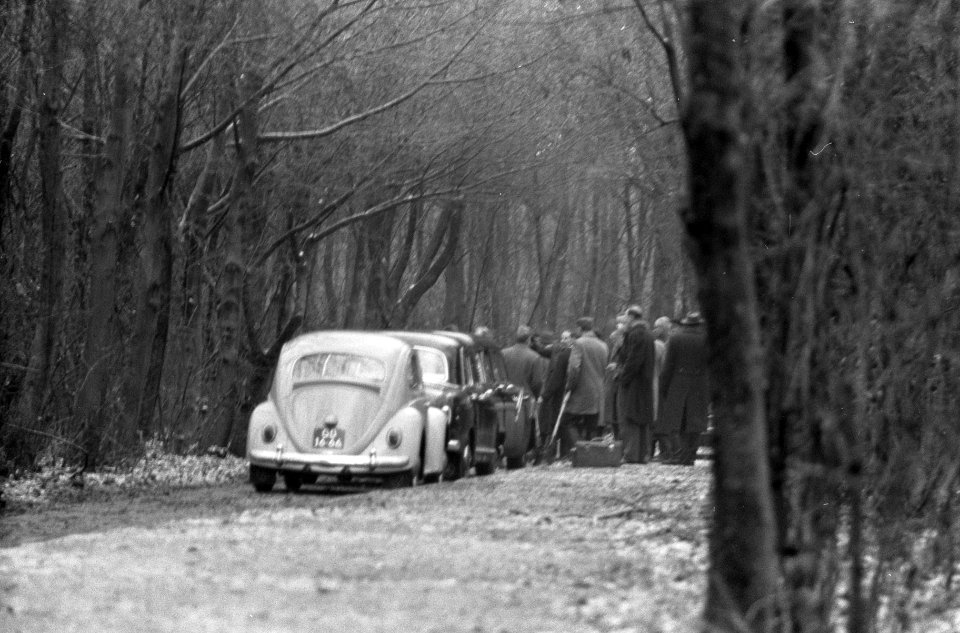Lijk van Colombo in Amsterdamse Bos gevonden Wagen met aanhangwagen op de plaat, Bestanddeelnr 913-2642