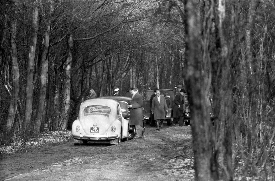 Lijk van Colombo in Amsterdamse Bos gevonden Wagen met aanhangwagen op de plaat, Bestanddeelnr 913-2639