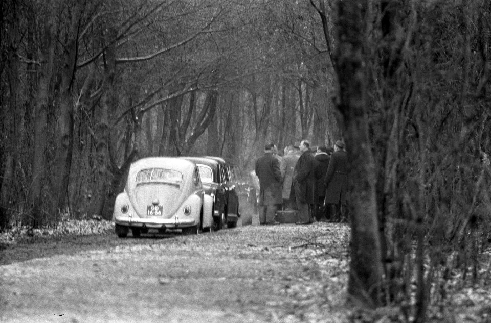 Lijk van Colombo in Amsterdamse Bos gevonden Wagen met aanhangwagen op de plaat, Bestanddeelnr 913-2640