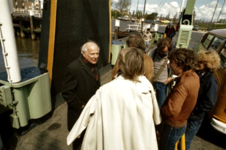 Lijsttrekker Joop den Uyl met zijn PvdA verkiezingskaravaan op toernee in Rijnmo, Bestanddeelnr 253-8527