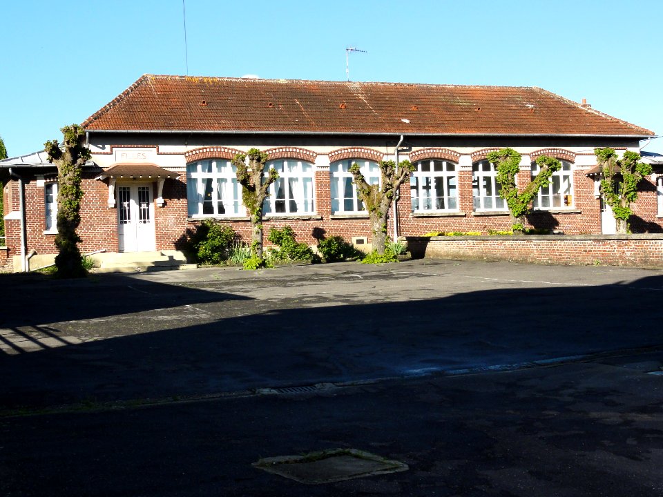 Liez (Aisne) écoles filles (g), garçons (d)