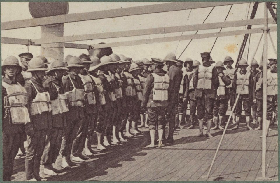 Lifeboat drill on a troopship., Bestanddeelnr 158-1816