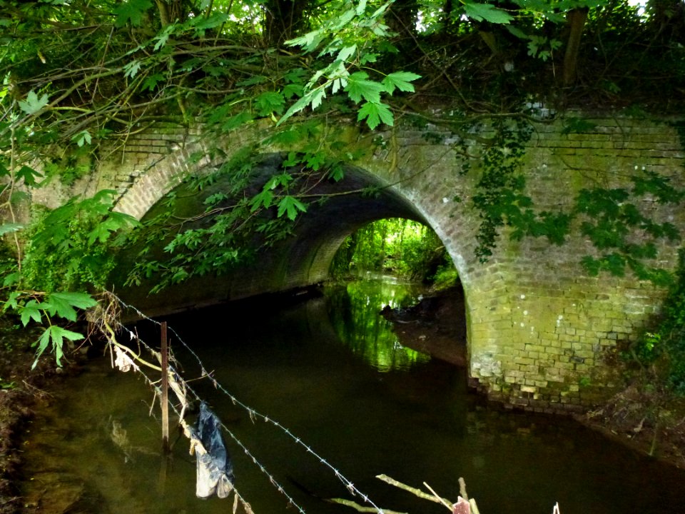 Liettres (Pas-de-Calais) pont de l'ancien chemin de fer sur la Laquette