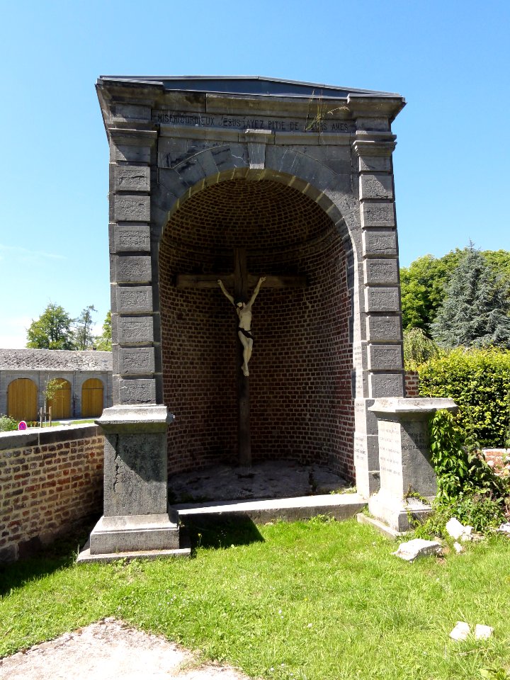 Liessies (Nord, Fr) calvaire près église