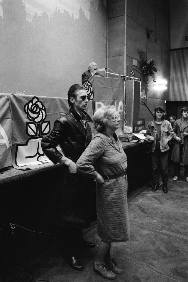 Liesbeth den Uyl belet Mike von Bibikov het onderbreken van Joop den Uyl, Bestanddeelnr 932-3693