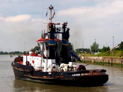 Lieven Gevaert (tugboat, 1995) - IMO 9120140, Leopoldlock, Port of Antwerp, pic4