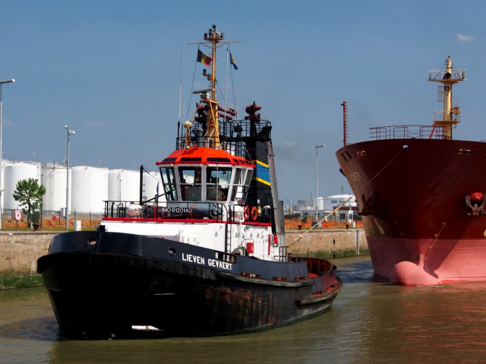 Lieven Gevaert (tugboat, 1995) - IMO 9120140, Leopoldlock, Port of Antwerp, pic1