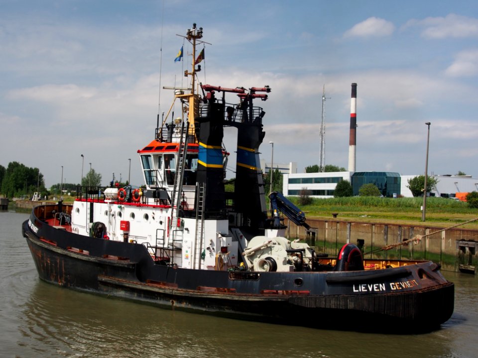Lieven Gevaert (tugboat, 1995) - IMO 9120140, Leopoldlock, Port of Antwerp, pic3
