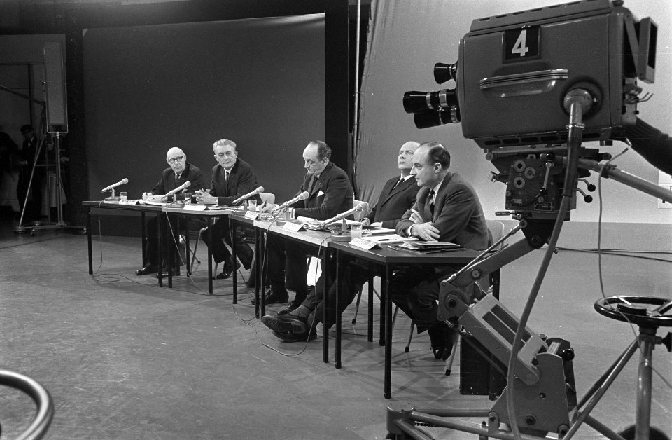 Lijsttrekkers voor verkiezingen in AVROs Televizier, v.l.n.r. Tilanus, Roolvink,, Bestanddeelnr 920-0710