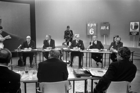Lijsttrekkers voor verkiezingen in AVROs Televizier, v.l.n.r. Tilanus, Roolvink,, Bestanddeelnr 920-0705