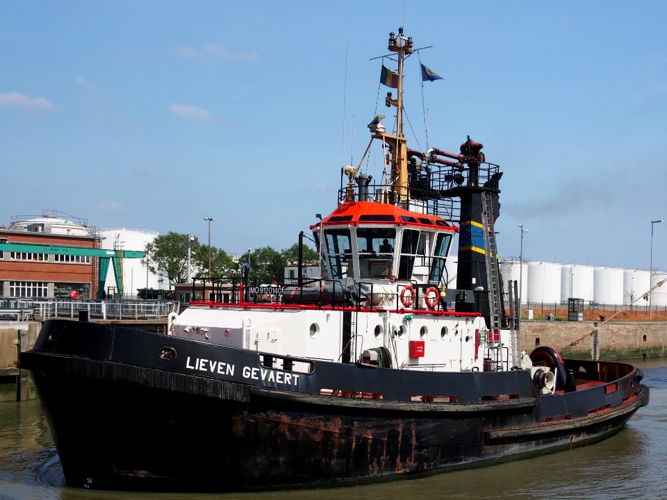 Lieven Gevaert (tugboat, 1995) - IMO 9120140, Leopoldlock, Port of Antwerp, pic2