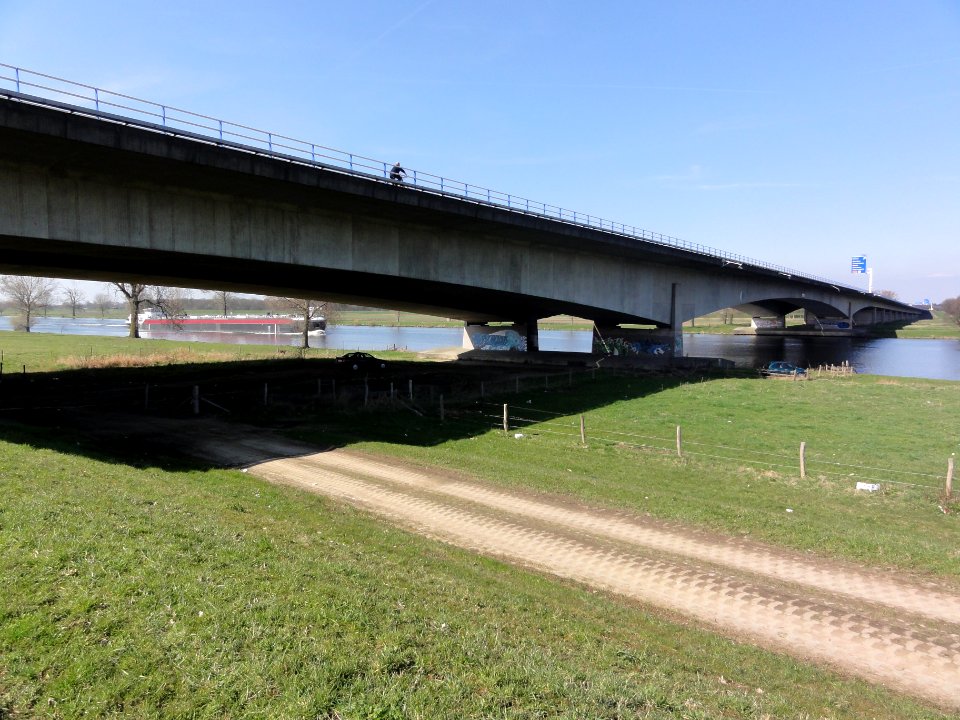 Linden (Cuijk, N-Br) - Heumen (Gld) bridge of A73 over Meuse river