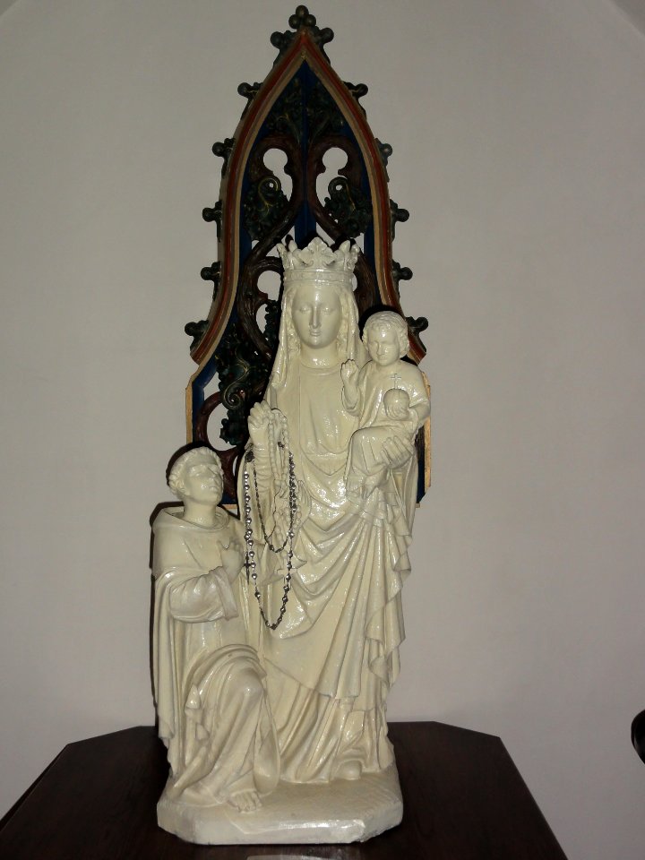 Linden (Cuijk) Sint Lambertuskerk beeld Maria met rozenkrans