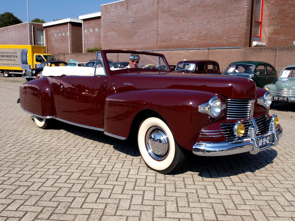 Lincoln Continental Cabriolet photo-12