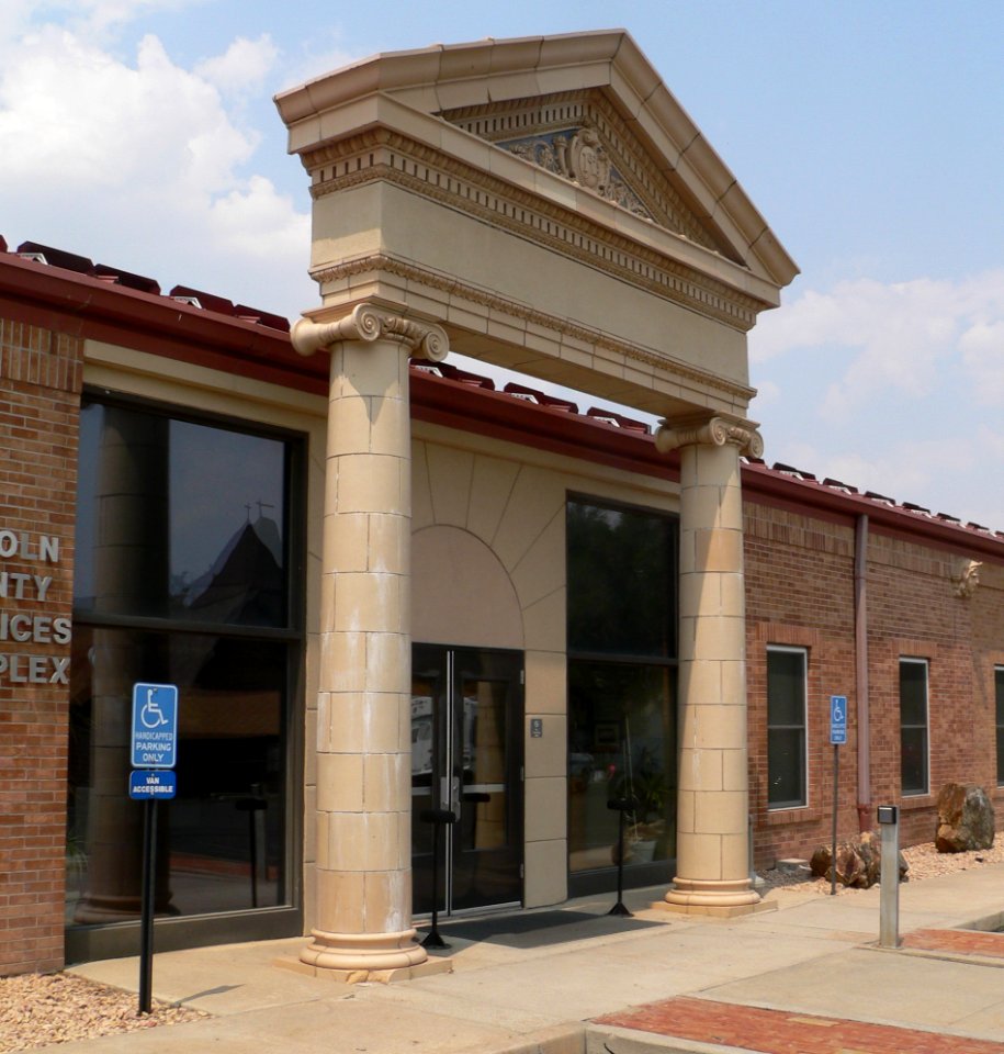 Lincoln County, Colorado courthouse main entrance 2