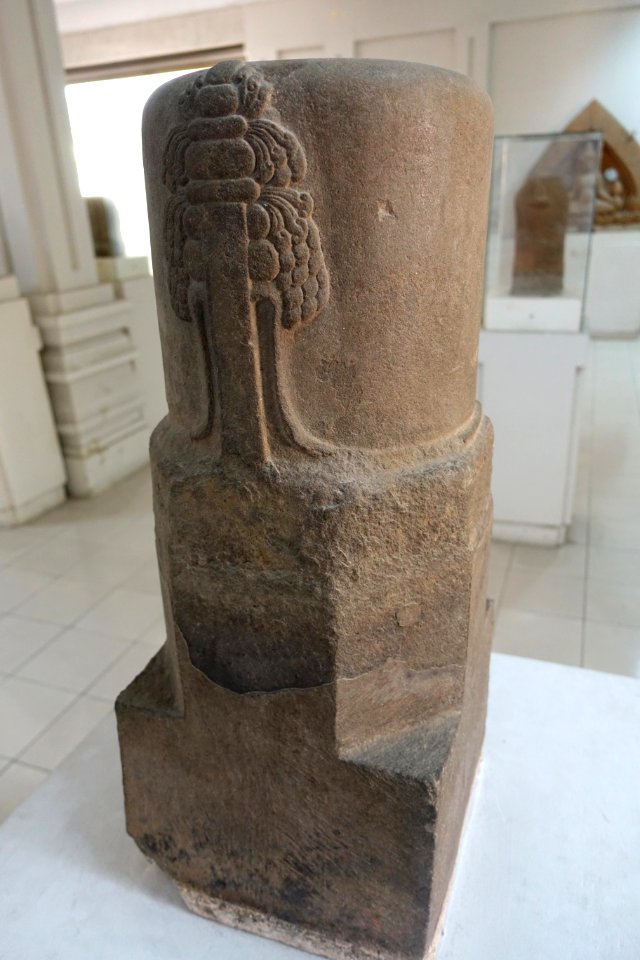 Linga, Phong Le, 10th century, Da Nang - Museum of Cham Sculpture - Danang, Vietnam - DSC01947