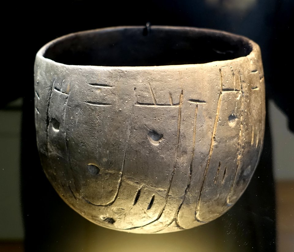 Linear pottery vessel, Steinheim an der Murr, Kreis Ludwigsburg, c. 5200 BC, ceramic - Landesmuseum Württemberg - Stuttgart, Germany - DSC02715
