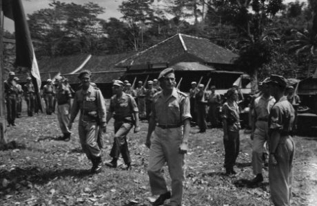 Linggadjati Commando-overdracht bij III-12 RI. De vertrekkende commandant, Over, Bestanddeelnr 363-1-5