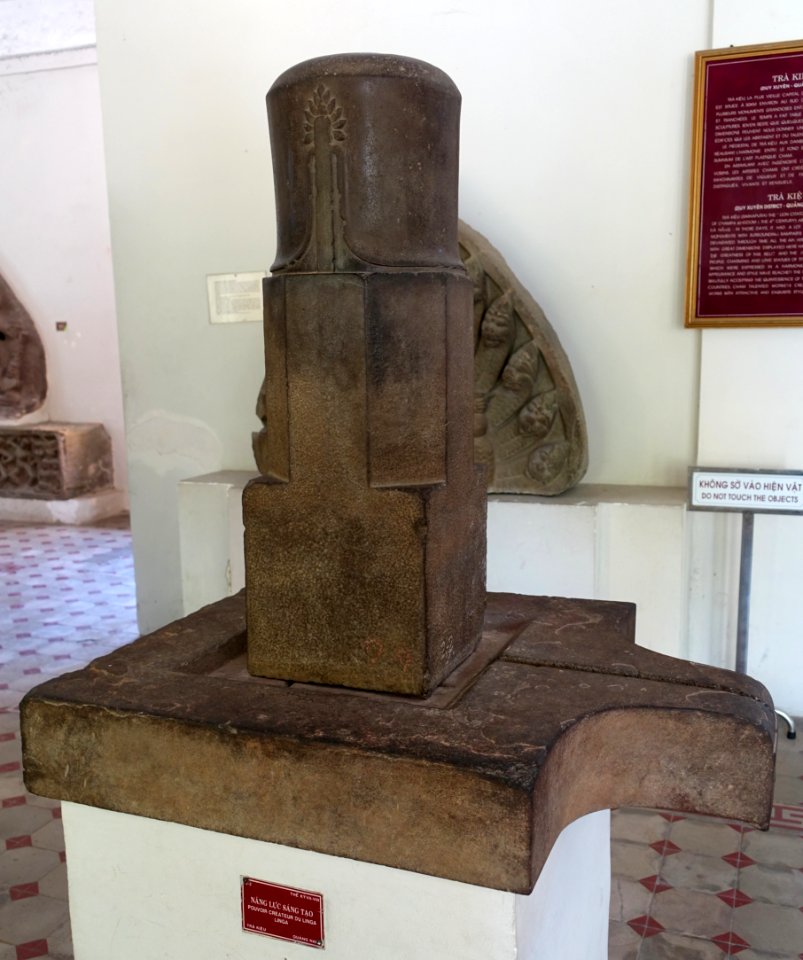 Lingam, Tra Kieu, 7th-8th century, Quang Nam - Museum of Cham Sculpture - Danang, Vietnam - DSC01634