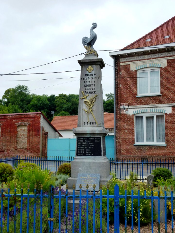 Linghem (Pas-de-Calais) monument aux morts