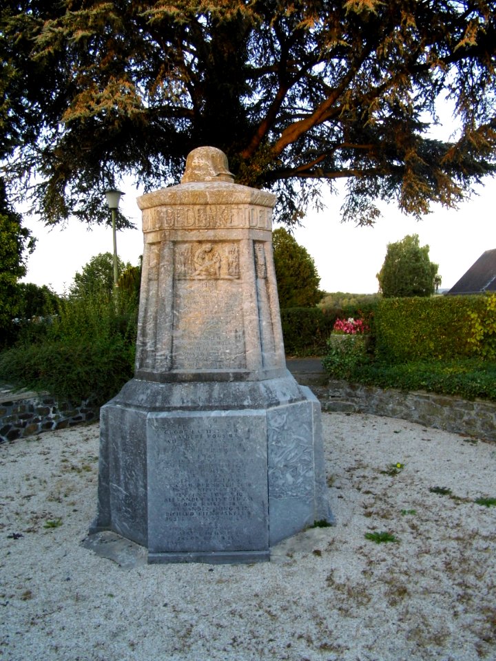 Lindenholzhausen, Friedhof, Kriegerdenkmal (2)