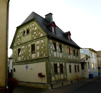 Lindenholzhausen, Kirchfelder Straße 7 (1)