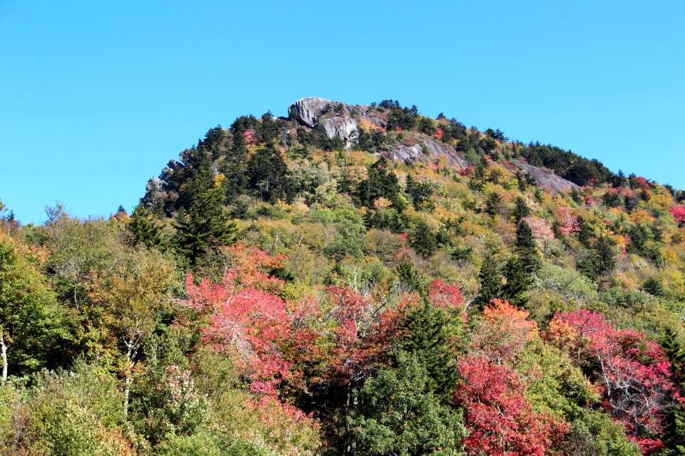 Linville Peak from visitor center, Oct 2016