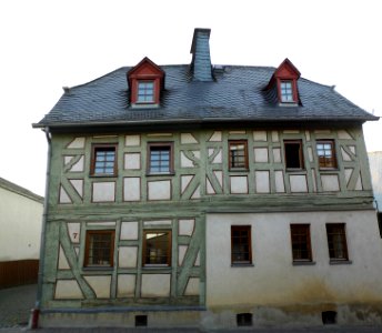 Lindenholzhausen, Kirchfelder Straße 7