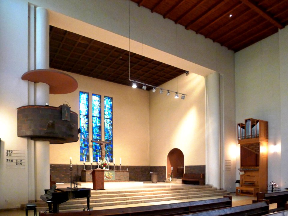 Lindenkirche (Berlin) Chor mit italienischer Orgel