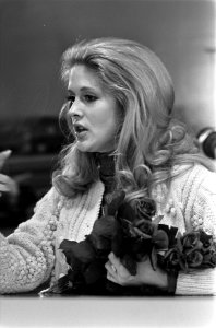 Linda Marshall , TV-ster USA, arriveert op Schiphol. Linda Marshall, Bestanddeelnr 923-3782