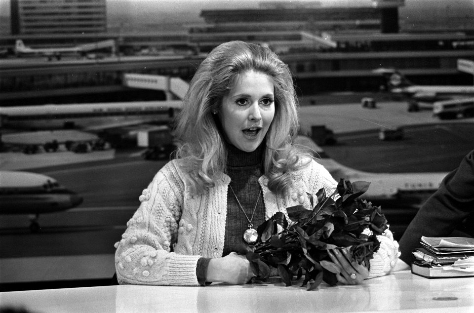 Linda Marshall , TV-ster USA, arriveert op Schiphol. Linda Marshall, Bestanddeelnr 923-3785