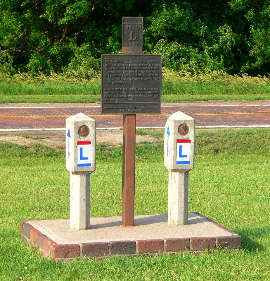 Lincoln Highway - Omaha marker at 180 St