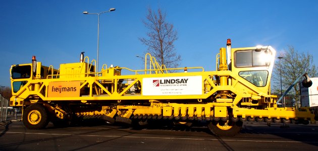 Lindsay transportation solutions, QuickChange Moveable Barrier (QMB), pic1
