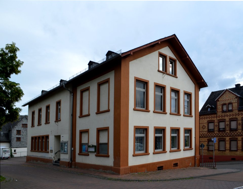 Limburg-Staffel. Schulplatz, Alte Schule