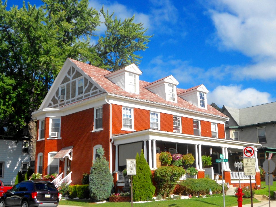 Lincoln at 10th Tyrone PA