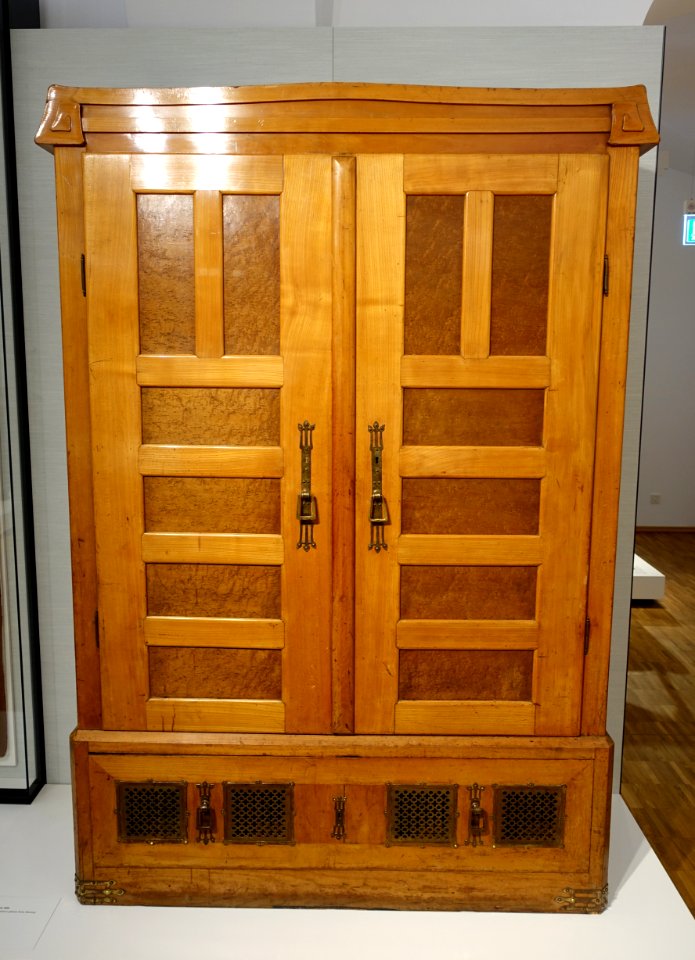 Linen closet by Otto Eckmann, c. 1900, cherry, birds eye maple, oak, brass - Hessisches Landesmuseum Darmstadt - Darmstadt, Germany - DSC00968