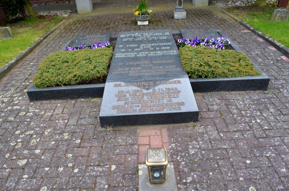 Limburg, Pallottinerfriedhof, Bischofsgräber