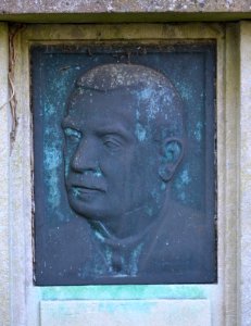 Limburg, Hauptfriedhof, Grab Jakob Wolff, Detail