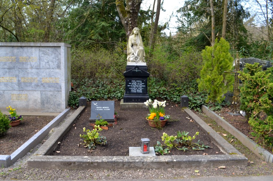 Limburg, Hauptfriedhof, Grab Josef Menges und Lina Menges