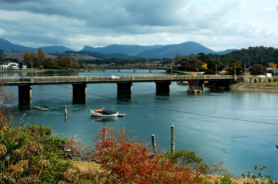 Leven-River-Bridge-Ulverstone-20070420-023