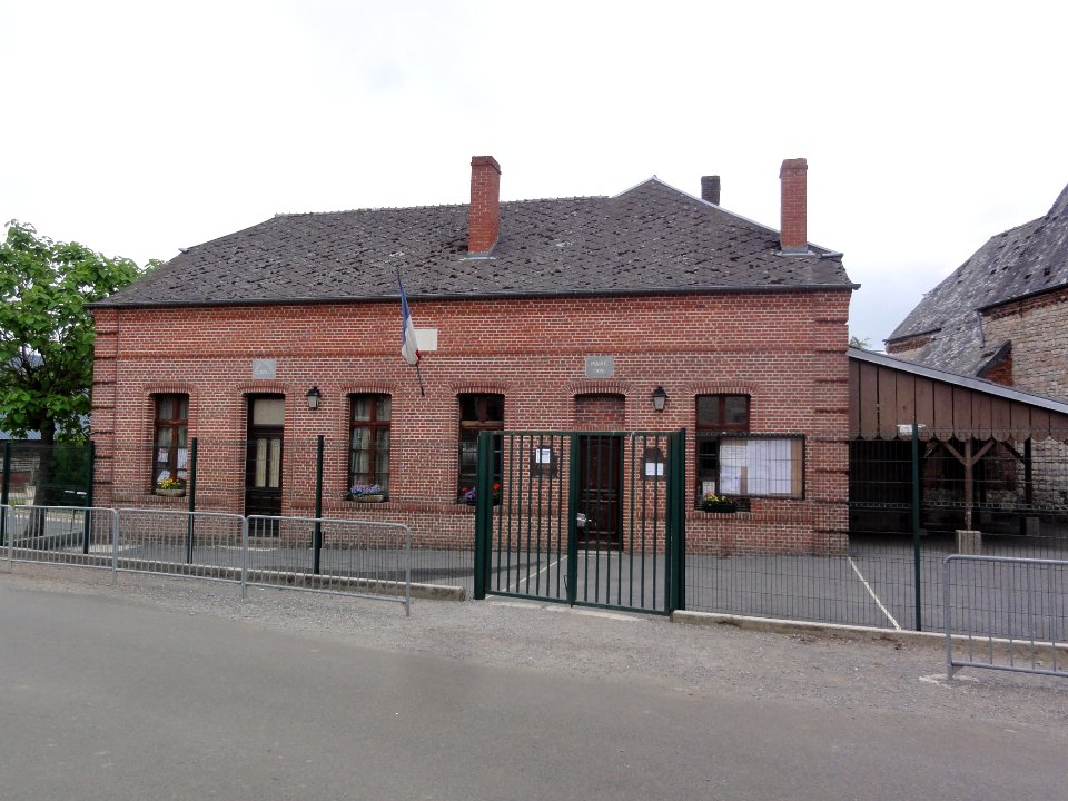 Leuze (Aisne) mairie et école