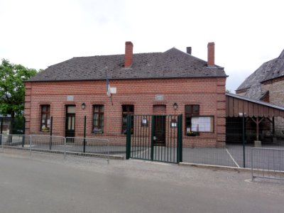 Leuze (Aisne) mairie et école