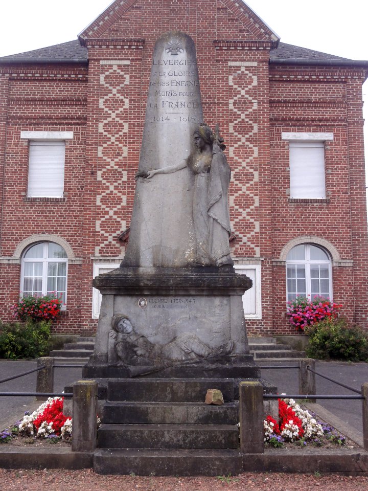 Levergies (Aisne) monument aux morts