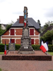 Leuze (Aisne) monument aux morts