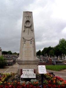 Leuville-sur-Orge (Essonne) Monument aux morts au cimetière