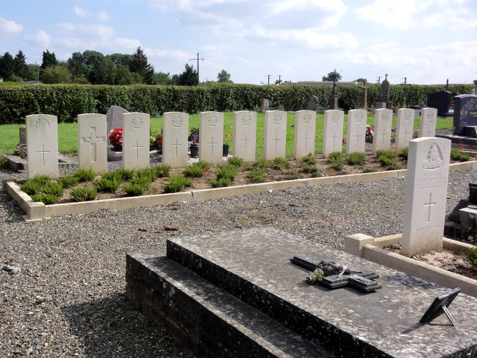 Levergies (Aisne) cimetière communal, tombes de guerre de la CWGC