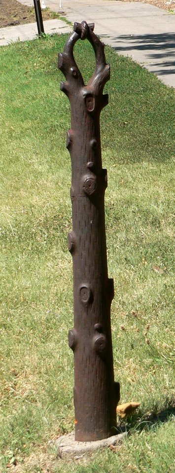 Lewis-Syford house (Lincoln, Nebraska) hitching post 1